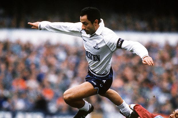 Osvaldo Ardiles foi o grande ídolo do Tottenham na década de 80 (Foto: Reprodução)